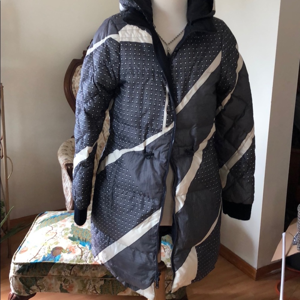 Reversible blue and white Tory Burch puffer